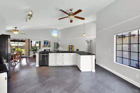 Kitchen - 945 Hickory Ave, Fairfield, CA 94533 photo 6 of 12