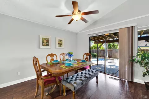 Dining - 945 Hickory Ave, Fairfield, CA 94533 photo 1 of 4