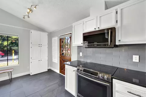 Kitchen - 945 Hickory Ave, Fairfield, CA 94533 photo 8 of 12