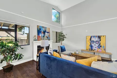 Living - 945 Hickory Ave, Fairfield, CA 94533 photo 2 of 2