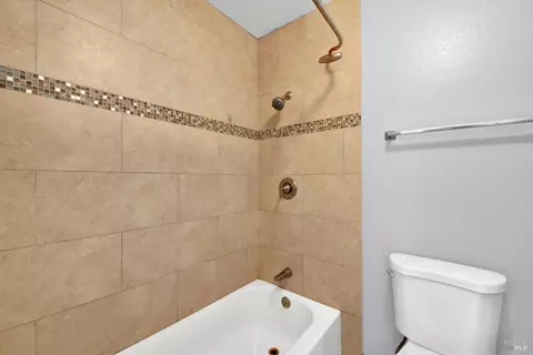Bath - 945 Hickory Ave, Fairfield, CA 94533 photo 5 of 5