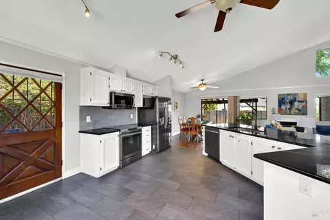 Kitchen - 945 Hickory Ave, Fairfield, CA 94533 photo 4 of 12