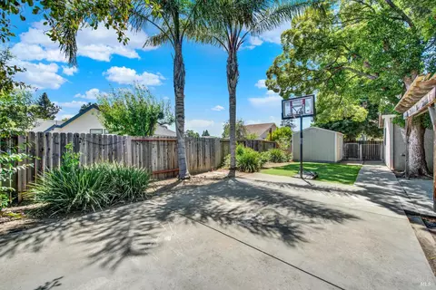 Exterior - 945 Hickory Ave, Fairfield, CA 94533 photo 13 of 25