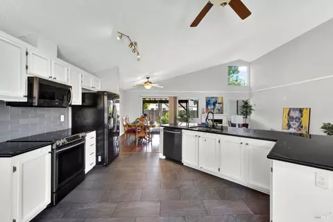 Kitchen - 945 Hickory Ave, Fairfield, CA 94533 photo 5 of 12