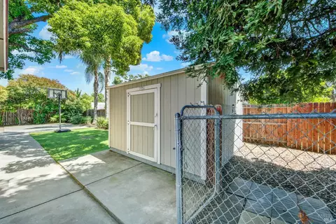 Exterior - 945 Hickory Ave, Fairfield, CA 94533 photo 22 of 25