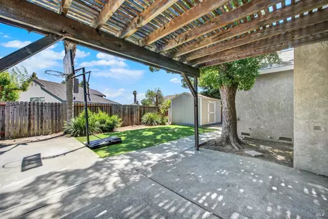 Exterior - 945 Hickory Ave, Fairfield, CA 94533 photo 21 of 25
