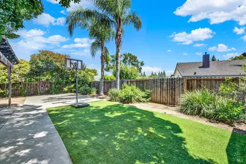 Exterior - 945 Hickory Ave, Fairfield, CA 94533 photo 8 of 25