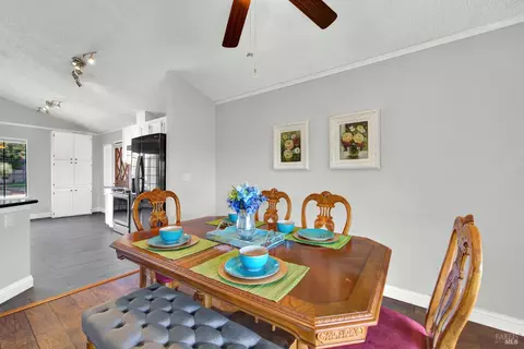 Dining - 945 Hickory Ave, Fairfield, CA 94533 photo 3 of 4
