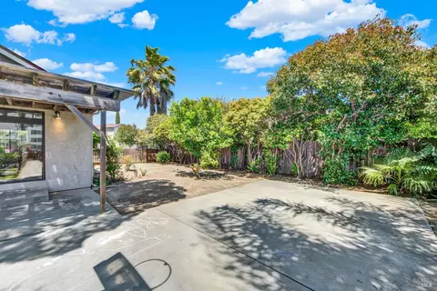 Exterior - 945 Hickory Ave, Fairfield, CA 94533 photo 12 of 25