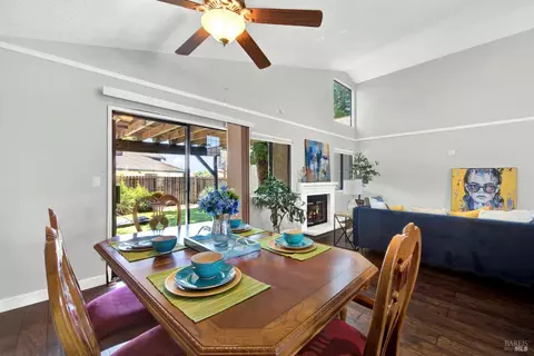 Dining - 945 Hickory Ave, Fairfield, CA 94533 photo 2 of 4