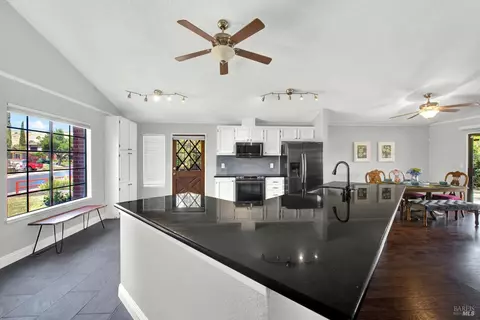 Kitchen - 945 Hickory Ave, Fairfield, CA 94533 photo 3 of 12