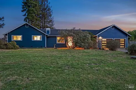 5648 Ver Ni Rd, Sebastopol, CA 95472