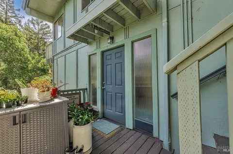 18 Walnut Ave, Larkspur, CA 94939