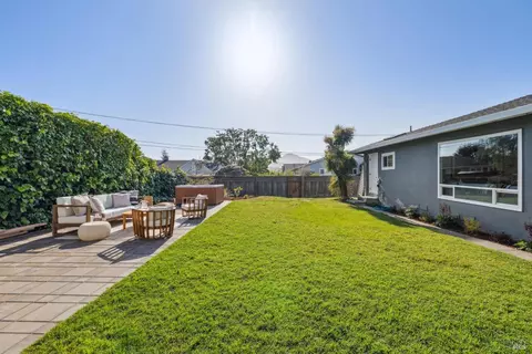 16 Tradewind Psge, Corte Madera, CA 94925