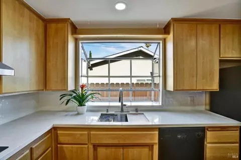 Kitchen - 8567 Davona Dr, Dublin, CA 94568 photo 2 of 4