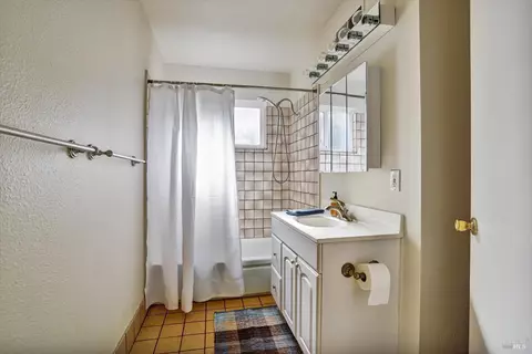 Bath - 8567 Davona Dr, Dublin, CA 94568 photo 1 of 4