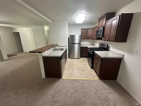Kitchen - 143 Sea Crest Cir, Vallejo, CA 94590 photo 2 of 2