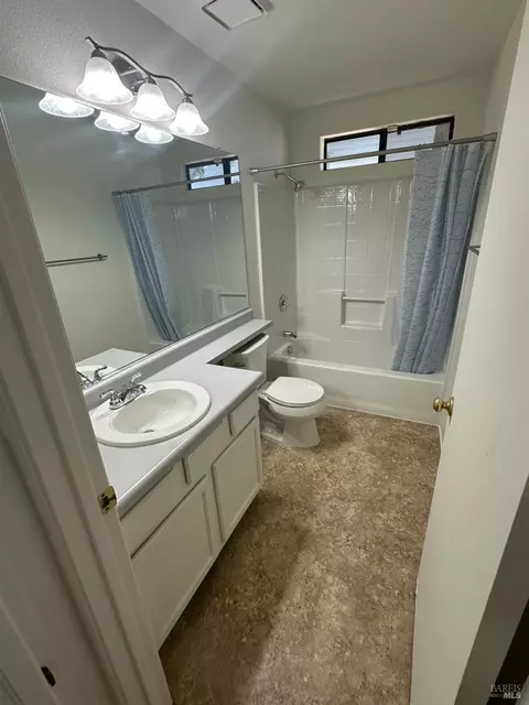 Bath - 143 Sea Crest Cir, Vallejo, CA 94590 photo 1 of 2