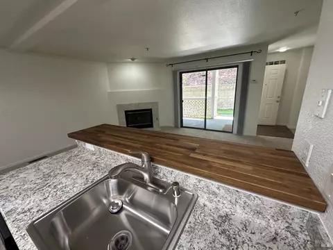 Living - 143 Sea Crest Cir, Vallejo, CA 94590 photo 1 of 2