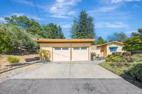 2358 Murdock Dr, Santa Rosa, CA 95404