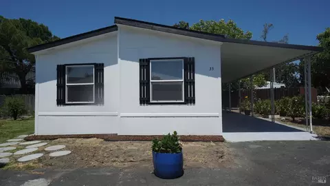 33 Arthur Dr, Santa Rosa, CA 95403