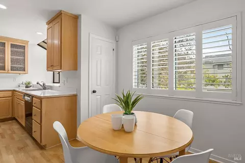 Dining - 36 Eucalyptus Knoll St, Mill Valley, CA 94941 photo 3 of 3