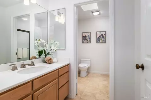 Bath - 36 Eucalyptus Knoll St, Mill Valley, CA 94941 photo 2 of 5