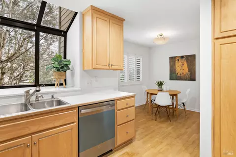 Kitchen - 36 Eucalyptus Knoll St, Mill Valley, CA 94941 photo 3 of 3