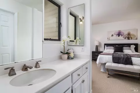 Bath - 36 Eucalyptus Knoll St, Mill Valley, CA 94941 photo 3 of 5