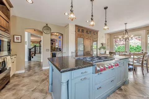 1040 Slate Dr, Santa Rosa, CA 95405