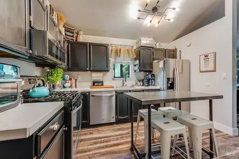 Kitchen - 29 Pine Tree Cir, Cotati, CA 94931 photo 2 of 2