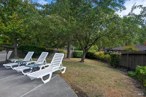 Exterior - 29 Pine Tree Cir, Cotati, CA 94931 photo 6 of 7