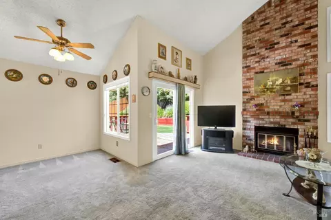 Living - 2340 Canton Ct, Fairfield, CA 94534 photo 3 of 4