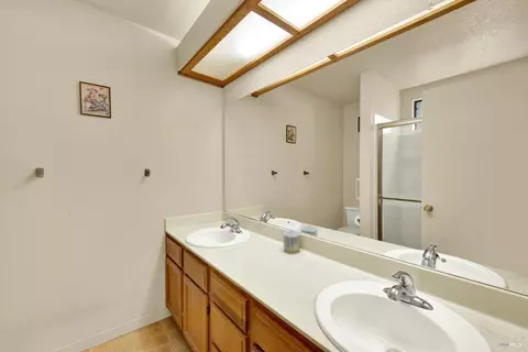 Bath - 2340 Canton Ct, Fairfield, CA 94534 photo 2 of 6