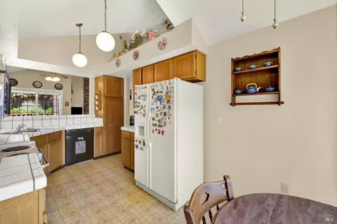 Kitchen - 2340 Canton Ct, Fairfield, CA 94534 photo 9 of 10