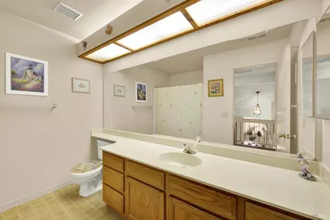 Bath - 2340 Canton Ct, Fairfield, CA 94534 photo 5 of 6