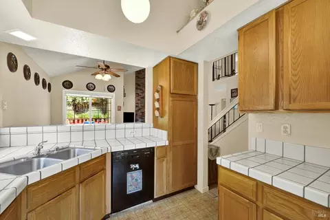 Kitchen - 2340 Canton Ct, Fairfield, CA 94534 photo 6 of 10