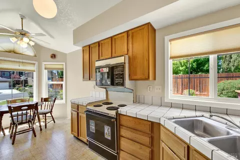 Kitchen - 2340 Canton Ct, Fairfield, CA 94534 photo 4 of 10