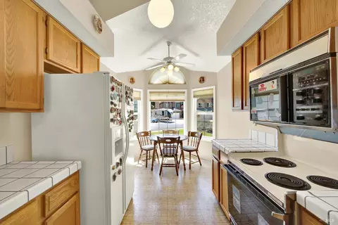 Kitchen - 2340 Canton Ct, Fairfield, CA 94534 photo 8 of 10