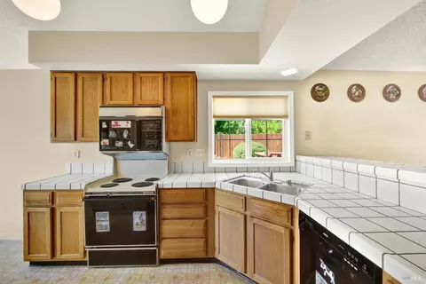Kitchen - 2340 Canton Ct, Fairfield, CA 94534 photo 3 of 10