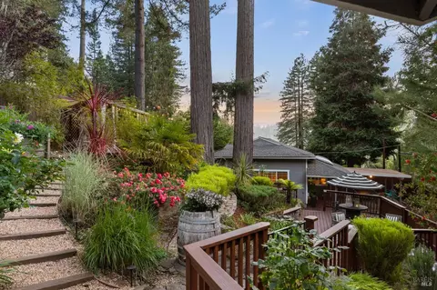 14212 Woodland Dr, Guerneville, CA 95446