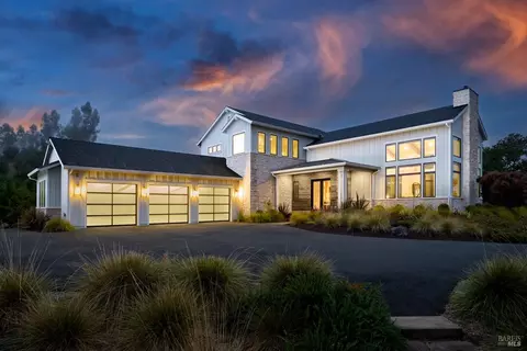 3533 Stallion Dr, Santa Rosa, CA 95404