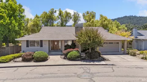 8819 Hood Mountain Way, Santa Rosa, CA 95409