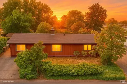 1040 Helen Ave, Ukiah, CA 95482