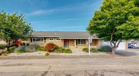 1740 Mariposa Dr, Santa Rosa, CA 95405
