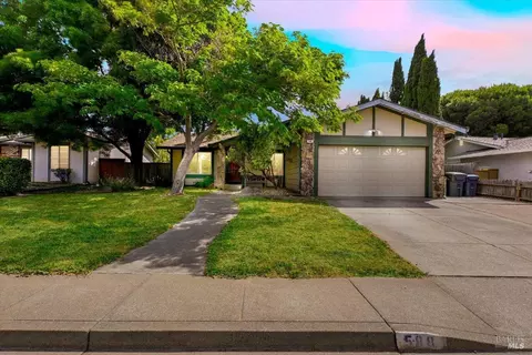 588 Silver Lake Dr, Fairfield, CA 94534