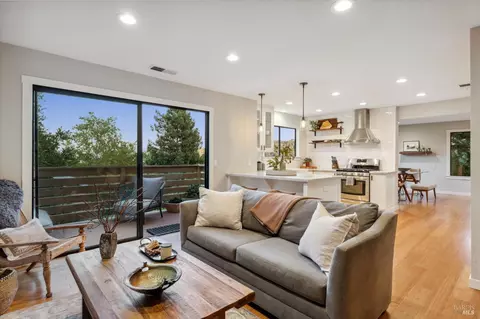 2 Columbine Ln, Novato, CA 94947