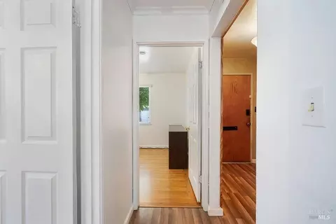 Entry Way - 116 Manhattan Dr, Vallejo, CA 94591 photo 5 of 6