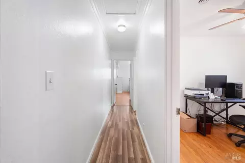 Entry Way - 116 Manhattan Dr, Vallejo, CA 94591 photo 4 of 6