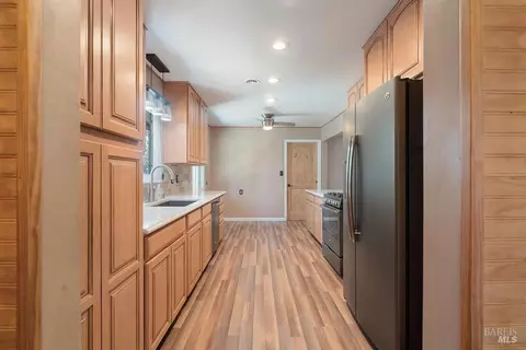 Entry Way - 116 Manhattan Dr, Vallejo, CA 94591 photo 3 of 6